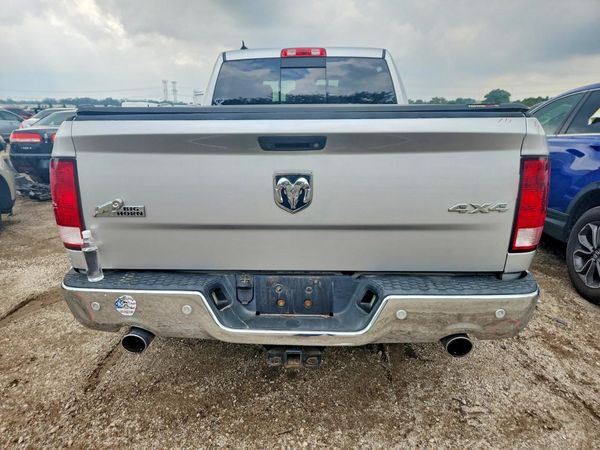2016 RAM 1500 SLT CREW CAB 4X4
