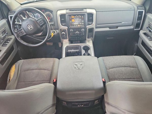 2016 RAM 1500 SLT CREW CAB 4X4