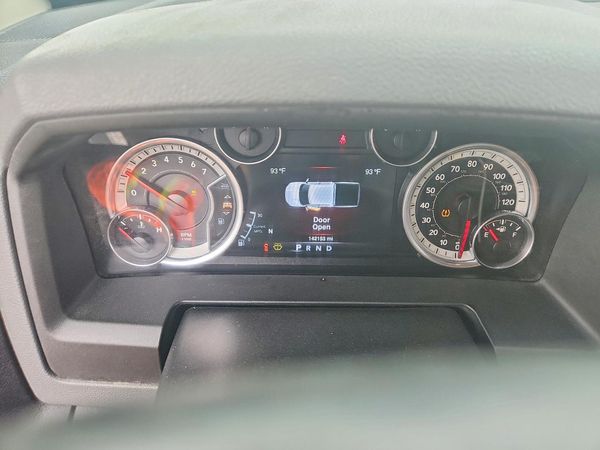 2016 RAM 1500 SLT CREW CAB 4X4