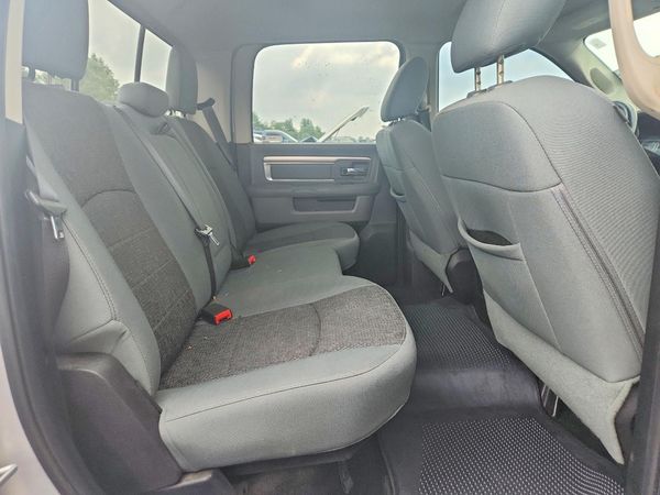 2016 RAM 1500 SLT CREW CAB 4X4
