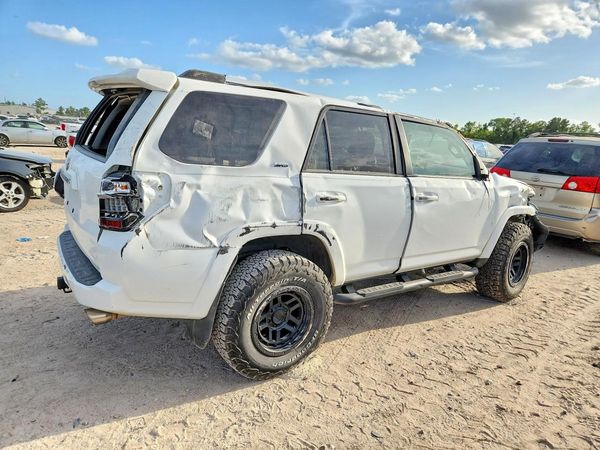 2023 TOYOTA 4RUNNER SR5