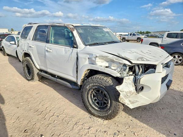 2023 TOYOTA 4RUNNER SR5