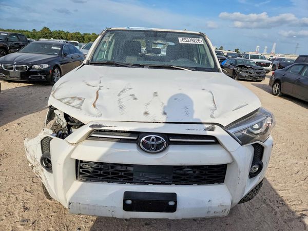 2023 TOYOTA 4RUNNER SR5