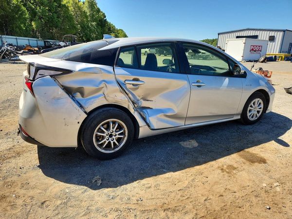 2019 TOYOTA PRIUS