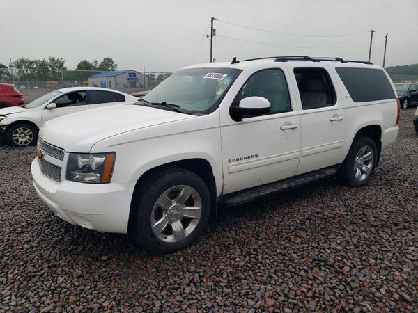 2014 CHEVROLET SUBURBAN LT — Front 3/4