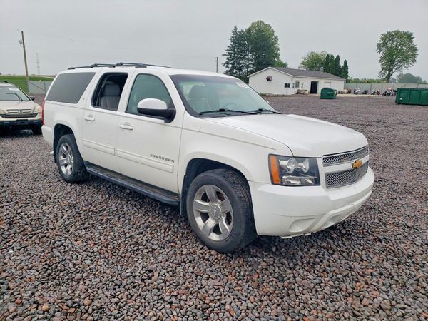 2014 CHEVROLET SUBURBAN LT — Passenger 3/4