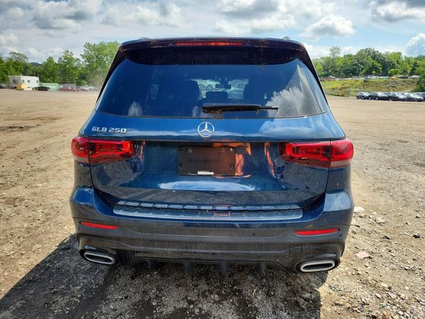 2023 MERCEDES-BENZ GLB GLB250