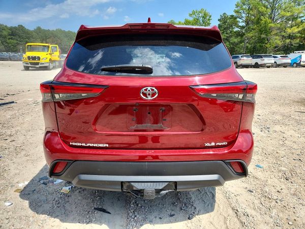 2021 TOYOTA HIGHLANDER XLE