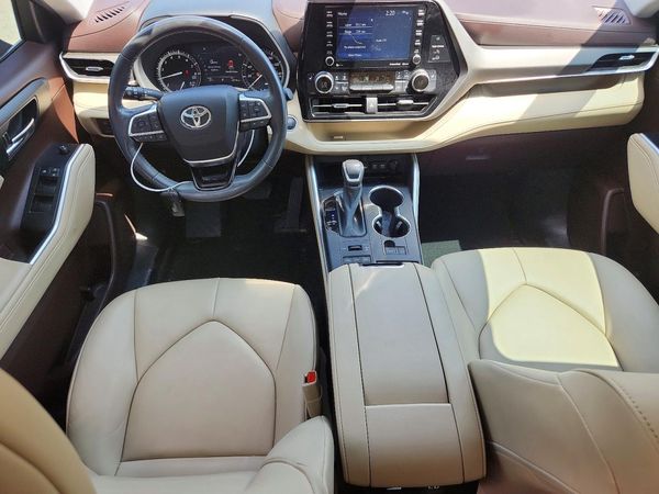 2021 TOYOTA HIGHLANDER XLE