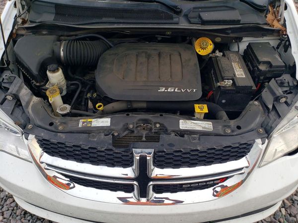 2018 DODGE CARAVAN SXT — Engine bay