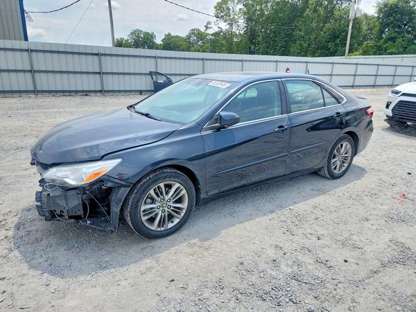 2017 TOYOTA CAMRY LE/SE/XLE/XSE — Front 3/4