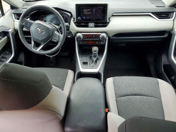 2024 TOYOTA RAV4 XLE
