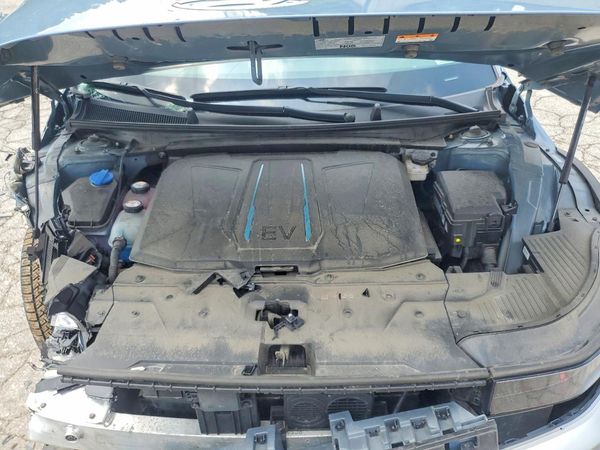 2022 HYUNDAI IONIQ SE — Engine bay