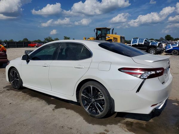2018 TOYOTA CAMRY