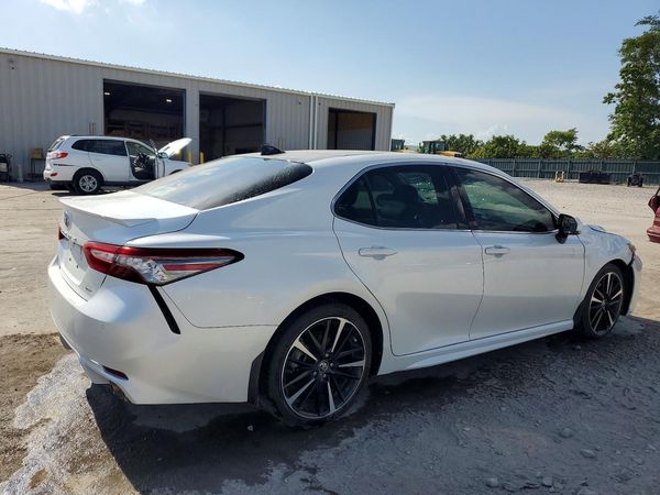 2018 TOYOTA CAMRY