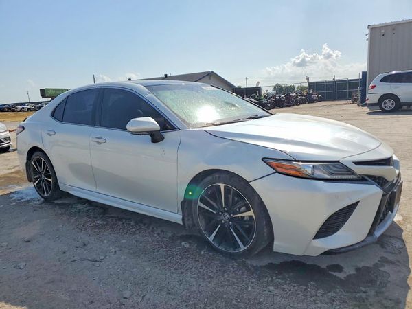2018 TOYOTA CAMRY