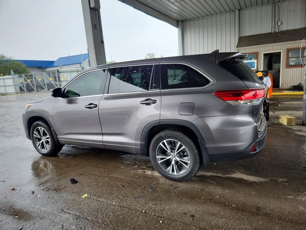 2018 TOYOTA HIGHLANDER LE/LE Plus