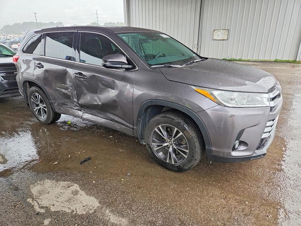 2018 TOYOTA HIGHLANDER LE/LE Plus