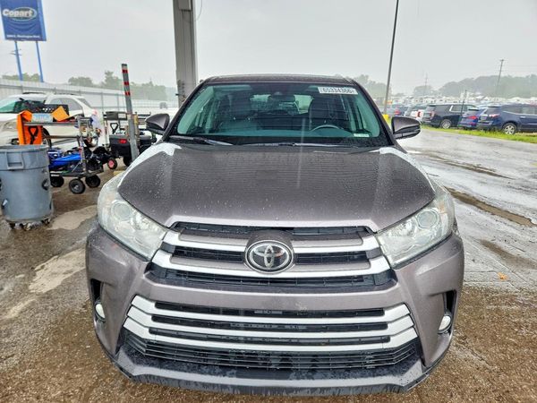 2018 TOYOTA HIGHLANDER LE/LE Plus