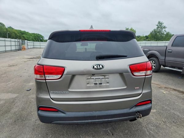 2016 KIA SORENTO L / LX