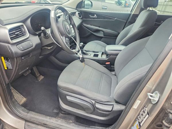 2016 KIA SORENTO L / LX