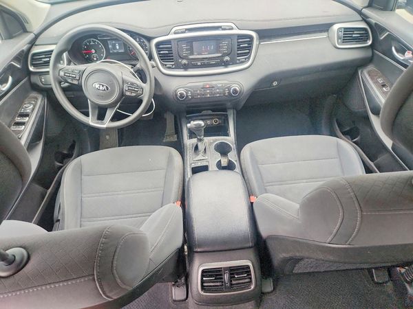 2016 KIA SORENTO L / LX