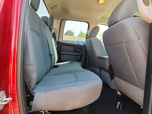 2014 RAM 1500 ST QUAD CAB 4X4