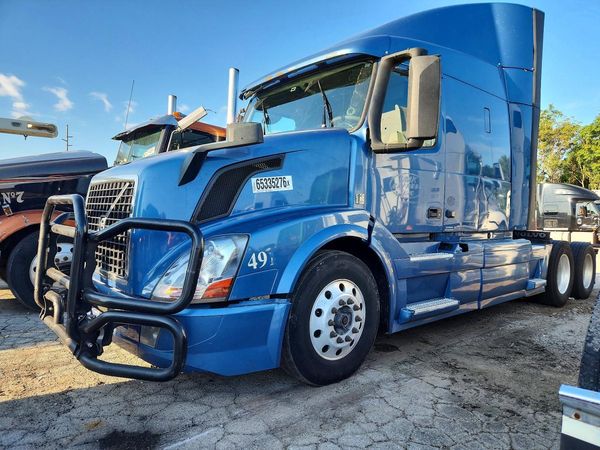 2016 VOLVO VNL