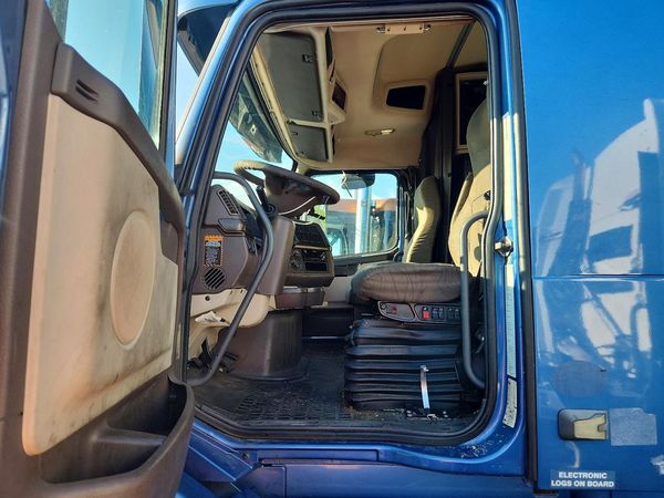 2016 VOLVO VNL
