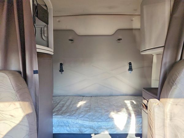 2016 VOLVO VNL