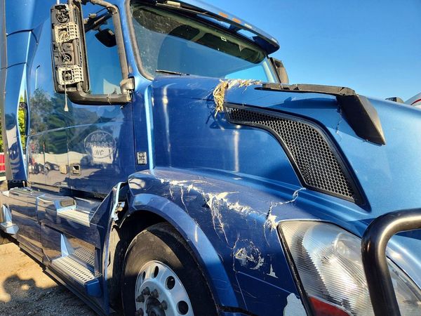 2016 VOLVO VNL