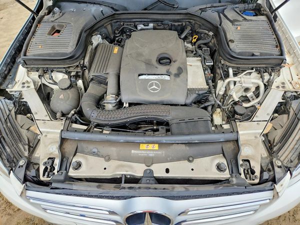 2018 MERCEDES-BENZ GLC GLC300 — Engine bay