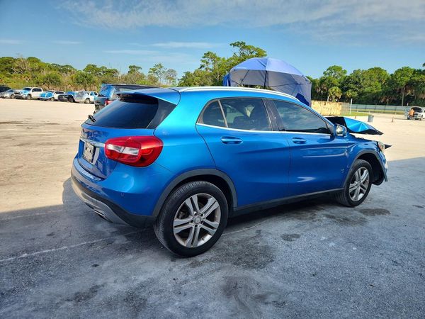 2015 MERCEDES-BENZ GLA GLA250