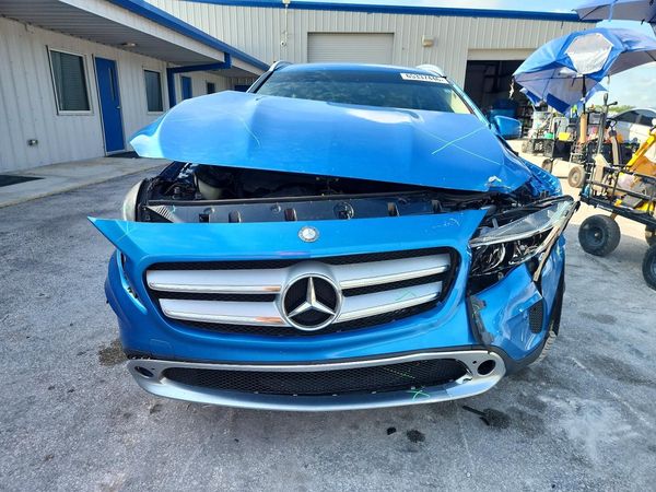 2015 MERCEDES-BENZ GLA GLA250
