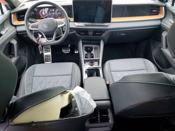 2026 VOLKSWAGEN TIGUAN 4Motion SEL R-Line — CKPT