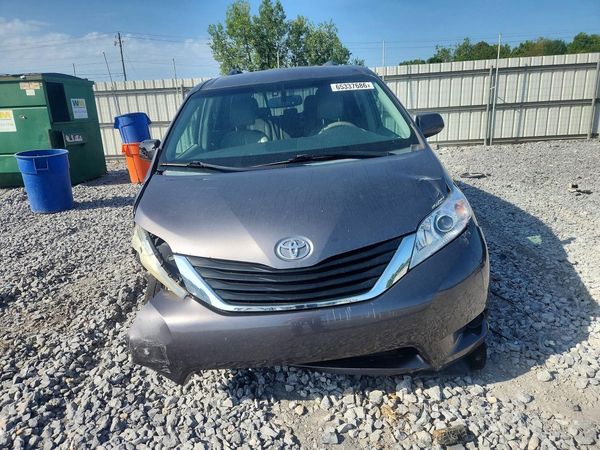 2014 TOYOTA SIENNA