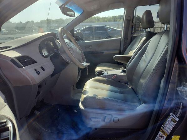 2014 TOYOTA SIENNA