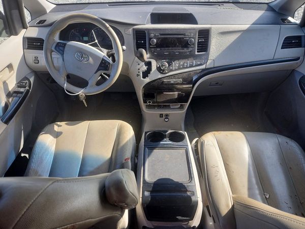 2014 TOYOTA SIENNA