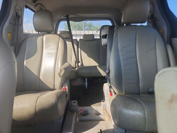 2014 TOYOTA SIENNA