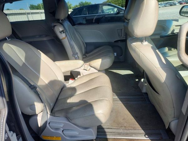 2014 TOYOTA SIENNA
