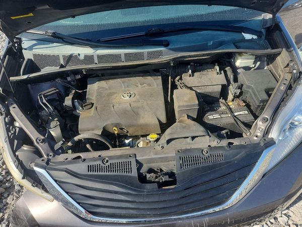 2014 TOYOTA SIENNA