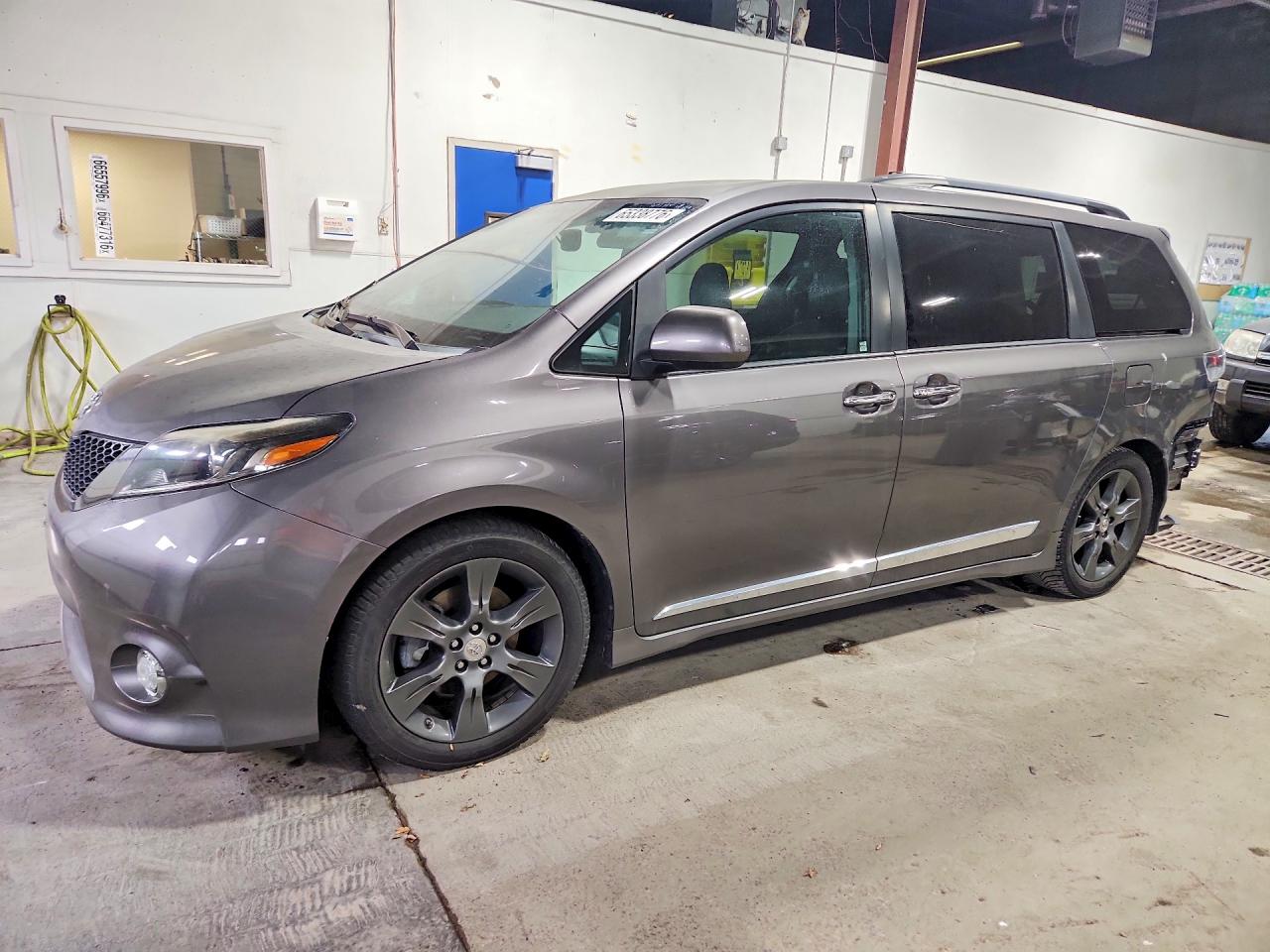 2015 TOYOTA SIENNA