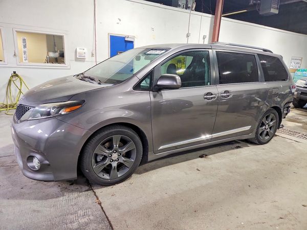 2015 TOYOTA SIENNA