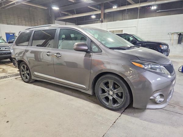 2015 TOYOTA SIENNA