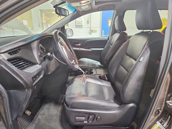2015 TOYOTA SIENNA