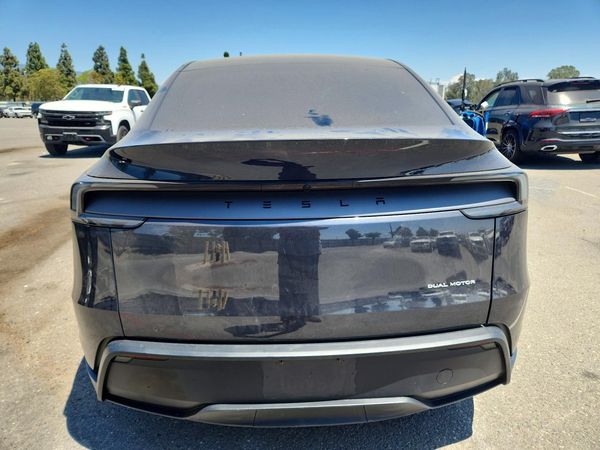2026 TESLA MODEL Y