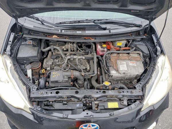 2012 TOYOTA PRIUS C ON