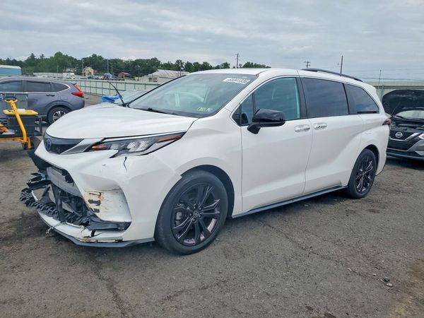 2024 TOYOTA SIENNA XSE