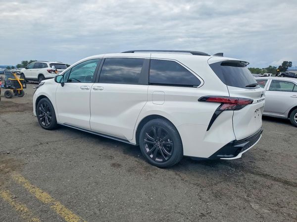 2024 TOYOTA SIENNA XSE