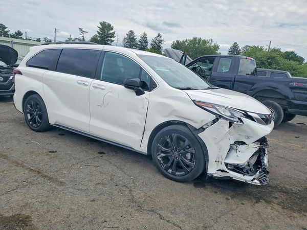 2024 TOYOTA SIENNA XSE